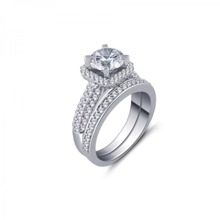 Luxurious Solitaire Ring 